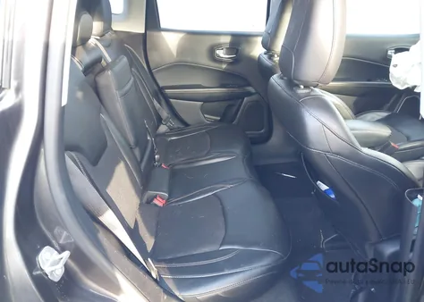 2018 Jeep Compass Latitude 4X4 z USA, uszkodzony, nr VIN 3C4NJDBB8JT366401